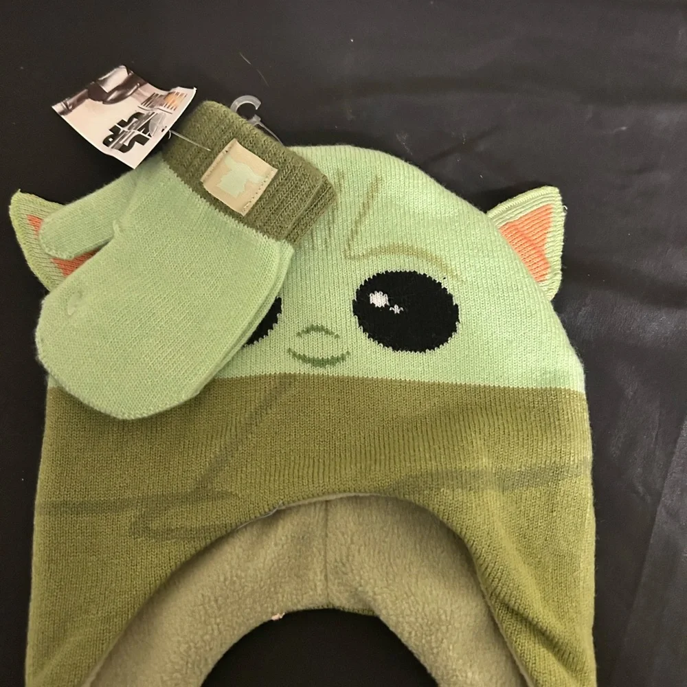 NWT Star Wars The Mandalorian  Baby Yoda Hat & Mittens OSFM